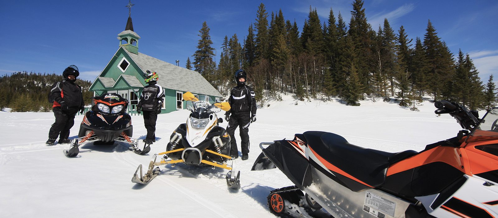 3-virees-motoneige-quebec-monts-valin-lac-saint-jean-saguenay-quebec-le-mag