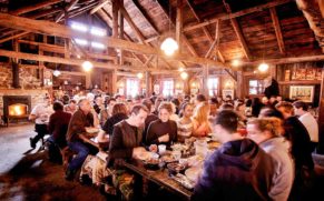 cabane-a-sucre-sucrerie-de-la-montagne-quebec-le-mag