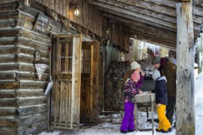 Temps des sucres en famille à la Sucrerie de la Montagne - Photo Tourisme Montérégie