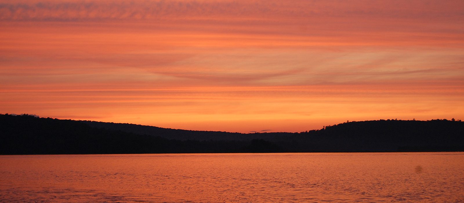 aventure-boreale-pourvoirie-fontbrune-expedition-coucher-de-soleil-boreal-quebec-le-mag