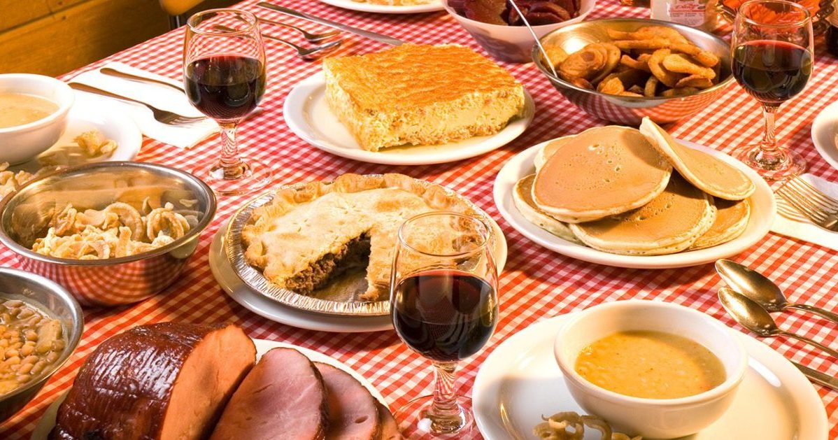 Le festin au temps des sucres à la Cabane à sucre Chez Dany © Michel Julien