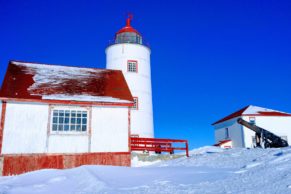 le-phare-ile-verte-bas-saint-laurent-phare-hiver-quebec-le-mag