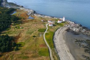 le-phare-ile-verte-bas-saint-laurent-vue-du-ciel-quebec-le-mag