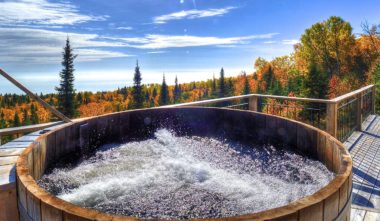 top-10-des-adresses-automne-au-quebec-chalet-spa-canada-quebec-le-mag