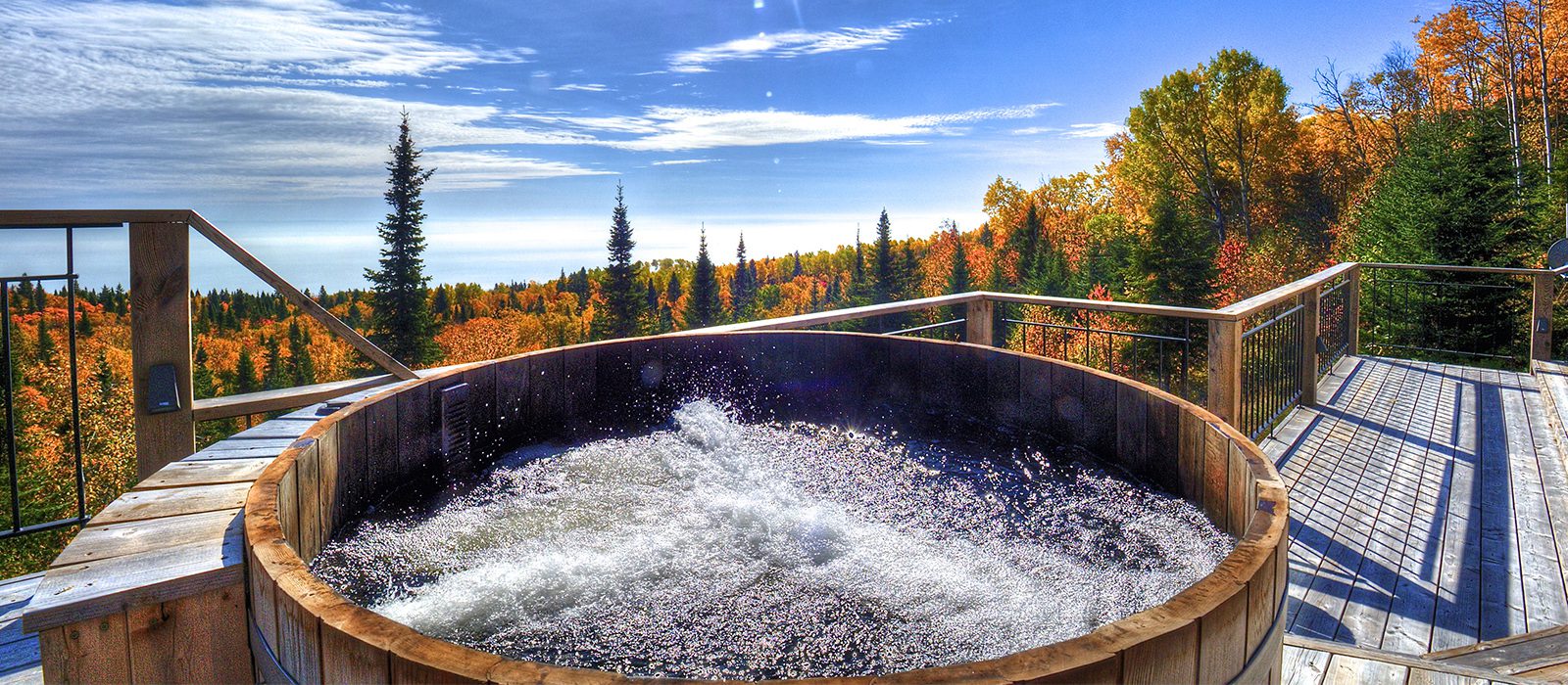 top-10-des-adresses-automne-au-quebec-chalet-spa-canada-quebec-le-mag