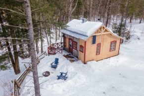 Entre Cimes et Racines: Ecogite au Québec - Chalet sous la neige (La Coulée Douce)