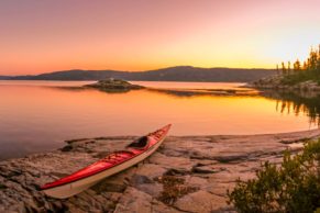 coucher-de-soleil-fjord-en-kayak-saguenay-lac-saint-jean-quebec-le-mag