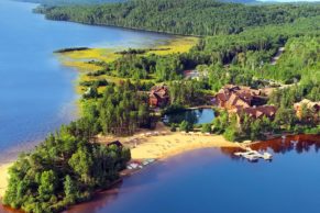 ete-vue-aerienne-auberge-du-lac-taureau-quebec-le-mag