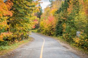 parc-national-mont-tremblant-route-automne-quebec-le-mag