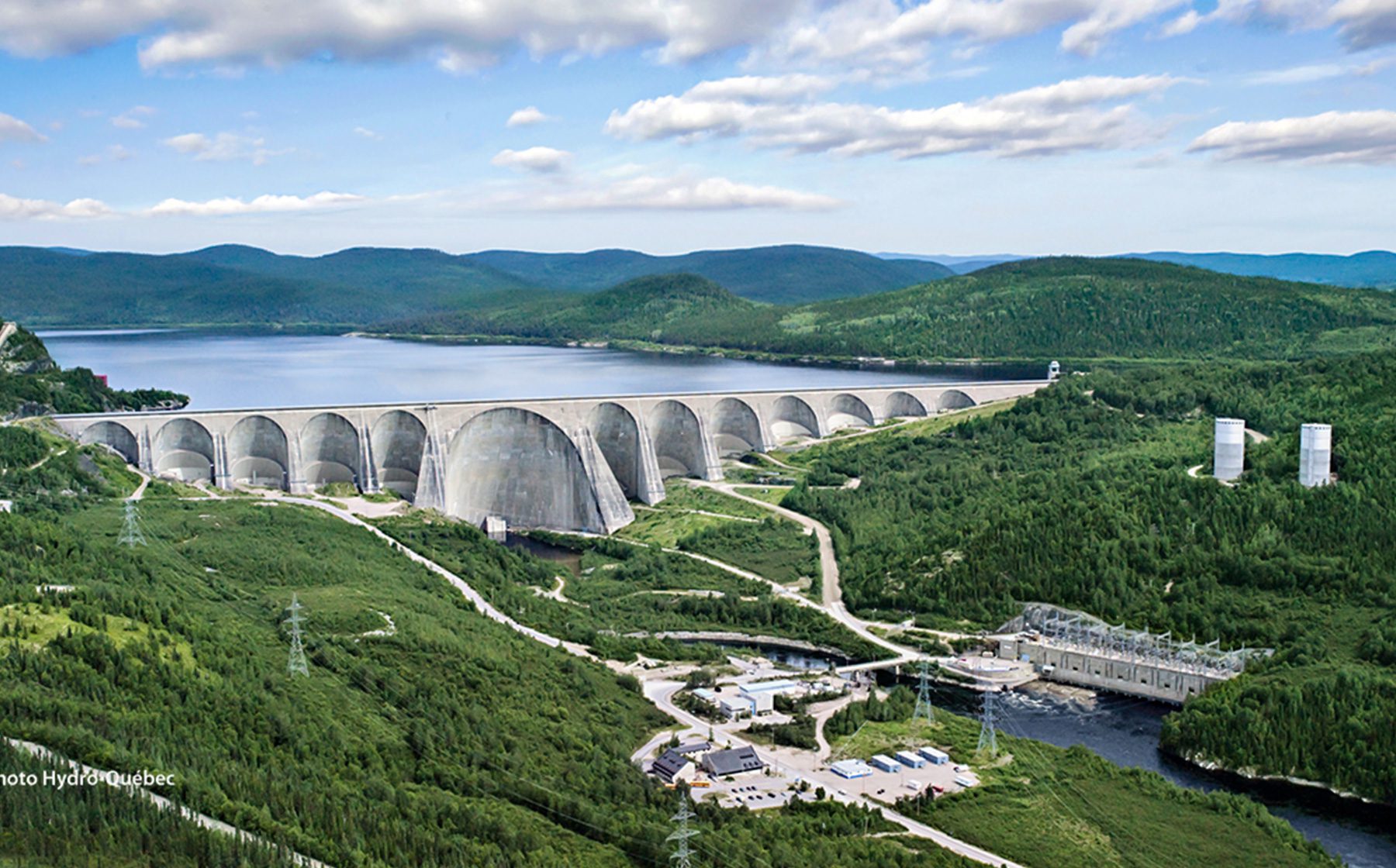 centrale-barrage-hydroelectrique-daniel-johnson-centrale-manic-5-quebec-le-mag
