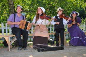 village-quebecois-dantan-chant-quebec-le-mag