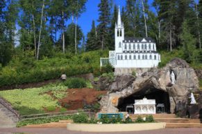 Ermitage-Saint-Antoine-de-Lac-Bouchette-quebec-le-mag