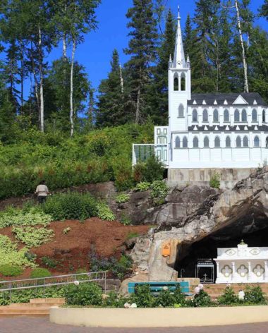 Ermitage-Saint-Antoine-de-Lac-Bouchette-quebec-le-mag