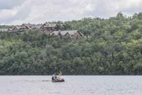 Hotel Sacacomie canot sur le lac