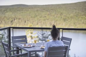 Hotel Sacacomie repas terrasse avec vue