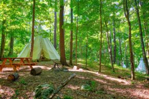 Tipi au Parc Oméga