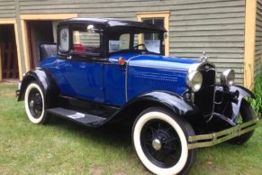 village-quebecois-dantan-voiture-ancienne-quebec-le-mag