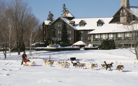 fairmont-chateau-montebello-hiver-chien-traineau-quebec-le-mag