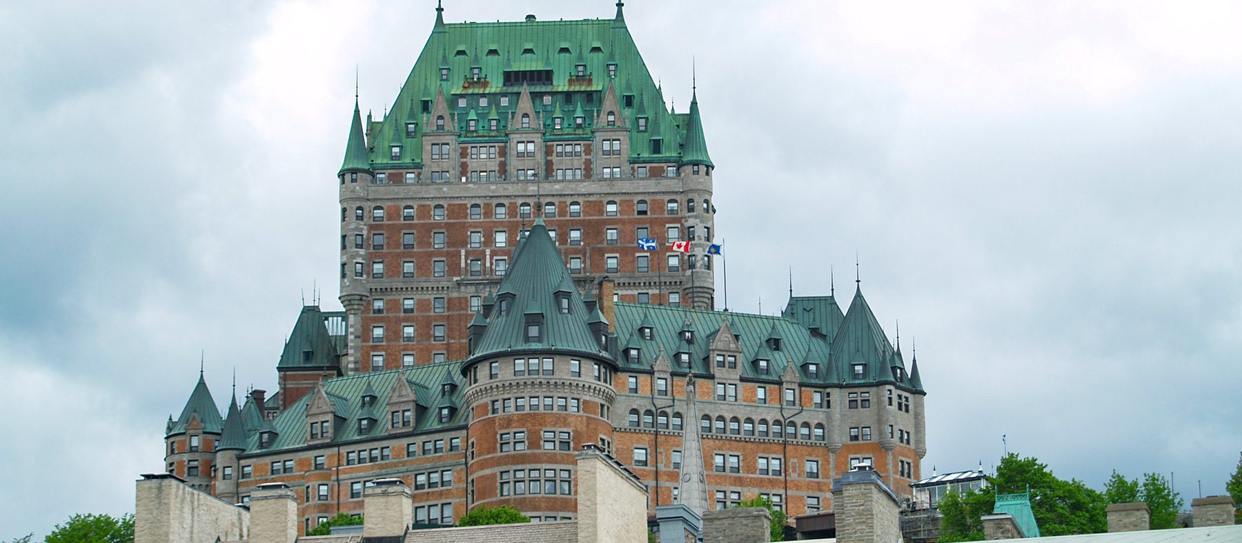 le-quebec-en-camping-car-authentik-canada-road-trip-quebec-chateau-frontenac-quebec-le-mag