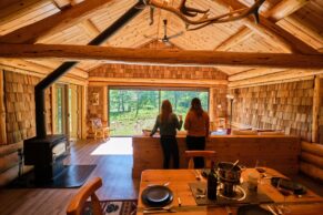 Parc Oméga - Petit lodge Nuit avec les loups