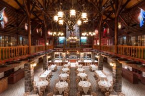 fairmont-chateau-montebello-salle-a-manger-quebec-le-mag