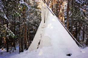 tourisme-manawan-mauricie-tipi-hiver-quebec-le-mag