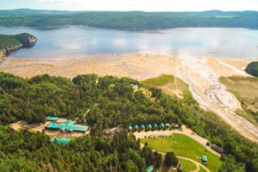 village-vacances-petit-saguenay-vue-aerienne-quebec-le-mag