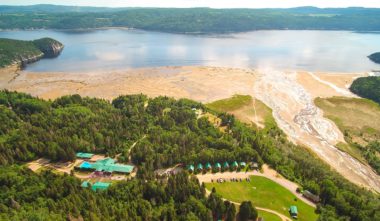 village-vacances-petit-saguenay-vue-aerienne-quebec-le-mag