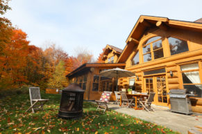 Fiddler Lake Resort : chalets en bois rond au Québec dans les Laurentides