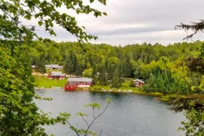 Auberge-Kanamouche-chalet-et-pourvoirie-automne-quebec-le-mag