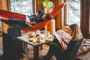 chalet-kabania-cabane-dans-les-arbres-salle-commune-quebec-le-mag