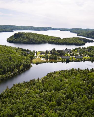Auberge Lac-à-L'eau-Claire, Mauricie - Vue aérienne