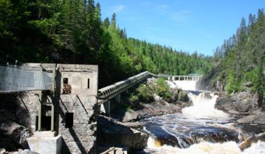 conduite-eau-parc-national-du-trou-de-la-fee-saguenay-quebec-le-mag