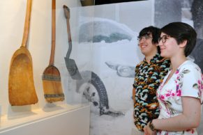 exposition-attache-ta-tuque-couple-musee-pop-quebec-le-mag