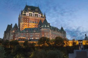 exterieur-nuit-chateau-frontenac-quebec-hebergement-quebec-le-mag