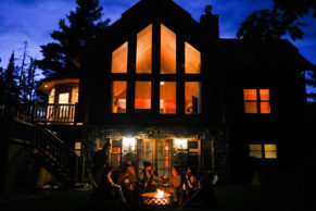 Fiddler Lake Resort : chalets en bois rond au Québec dans les Laurentides