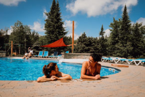 Fiddler Lake Resort : chalets en bois rond au Québec dans les Laurentides