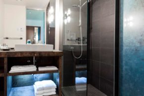 auberge-sutton-brouerie-salle-de-bain-quebec-le-mag