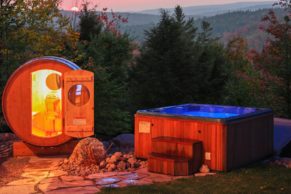 chalet-fiddler-lake-resort-laurentides-spa-sauna-quebec-le-mag