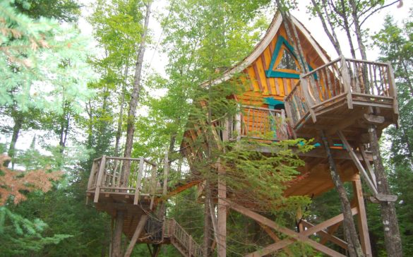 les-toits-du-monde-laurentides-hebergement-chalet-enchante-quebec-le-mag