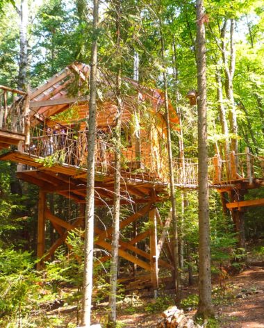 les-toits-du-monde-laurentides-chalet-perche-hebergement-quebec-le-mag