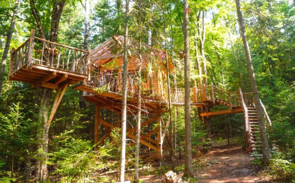 les-toits-du-monde-laurentides-chalet-perche-hebergement-quebec-le-mag