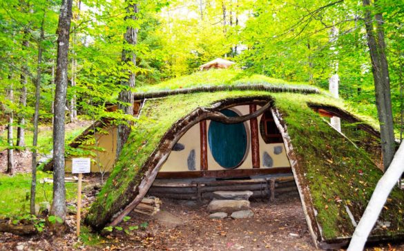 les-toits-du-monde-laurentides-maison-des-hobbits-hebergement-quebec-le-mag