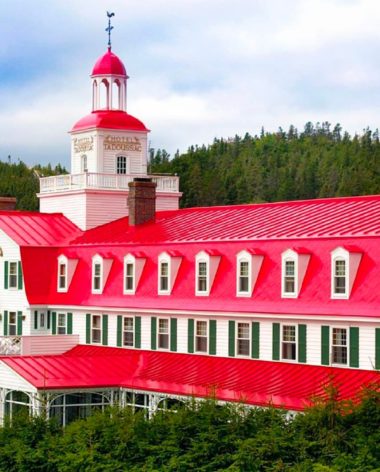 hotel-tadoussac-vue-baie-saint-laurent-quebec-le-mag