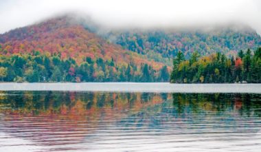 le-quebec-a-poumons-deployes-lac-superieur-mont-tremblant-quebec-le-mag