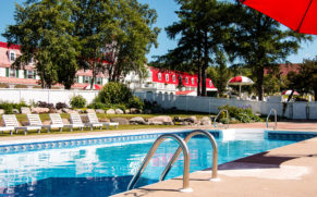 piscine-hotel-tadoussac-cote-nord-quebec-le-mag