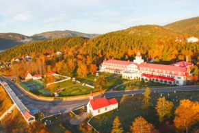 hotel-tadoussac-vue-baie-saint-laurent-automne-quebec-le-mag