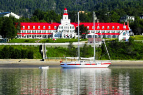 Vue de l'Hôtel Tadoussac depuis la baie - Photo Québec Le Mag'