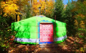 les-toits-du-monde-laurentides-yourte-mongole-hebergement-quebec-le-mag
