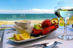 homard-chateau-madelinot-iles-de-la-madeleine-quebec-le-mag